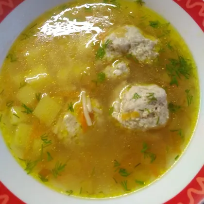 Суп с фрикадельками из индейки и вермишелью