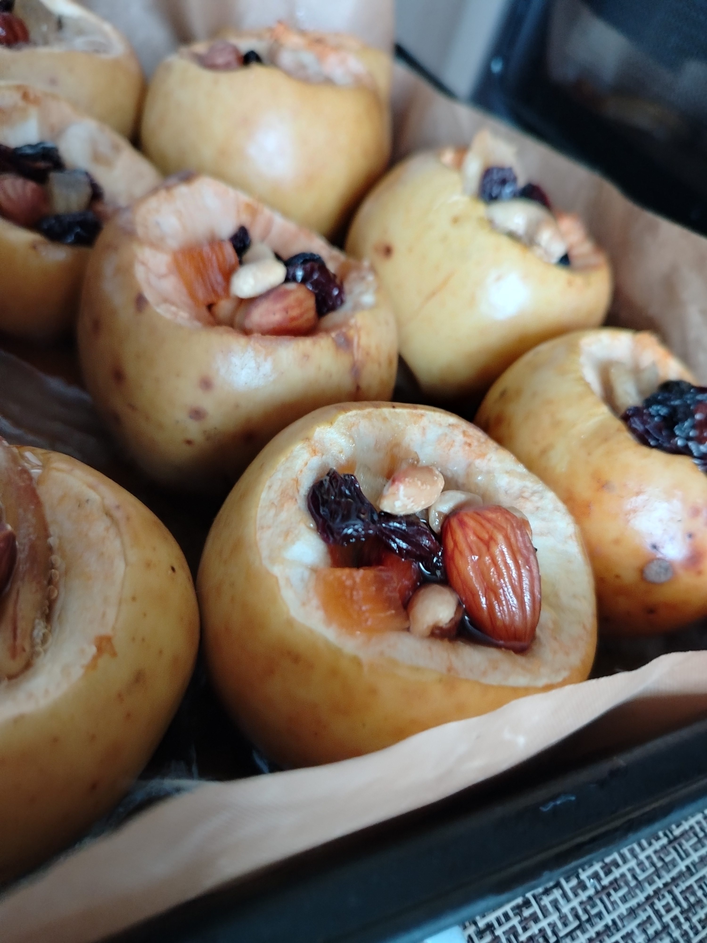 Яблочки в духовке с начинкой 