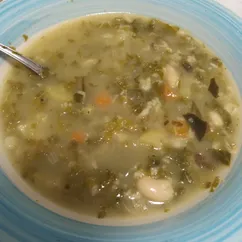 Овощной суп с бамией (окрой), кудрявой капустой (кейл) и водорослями комбо