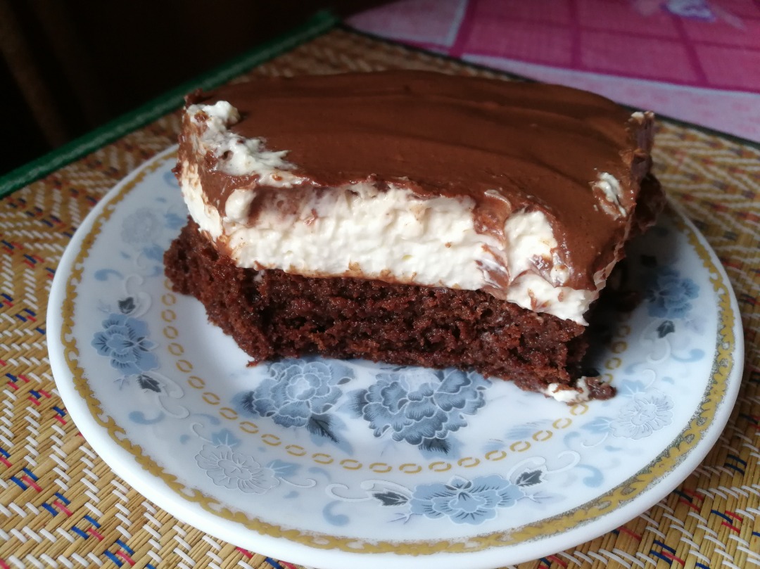 Шоколадный торт-пирог «Лакомка» с воздушным кремом