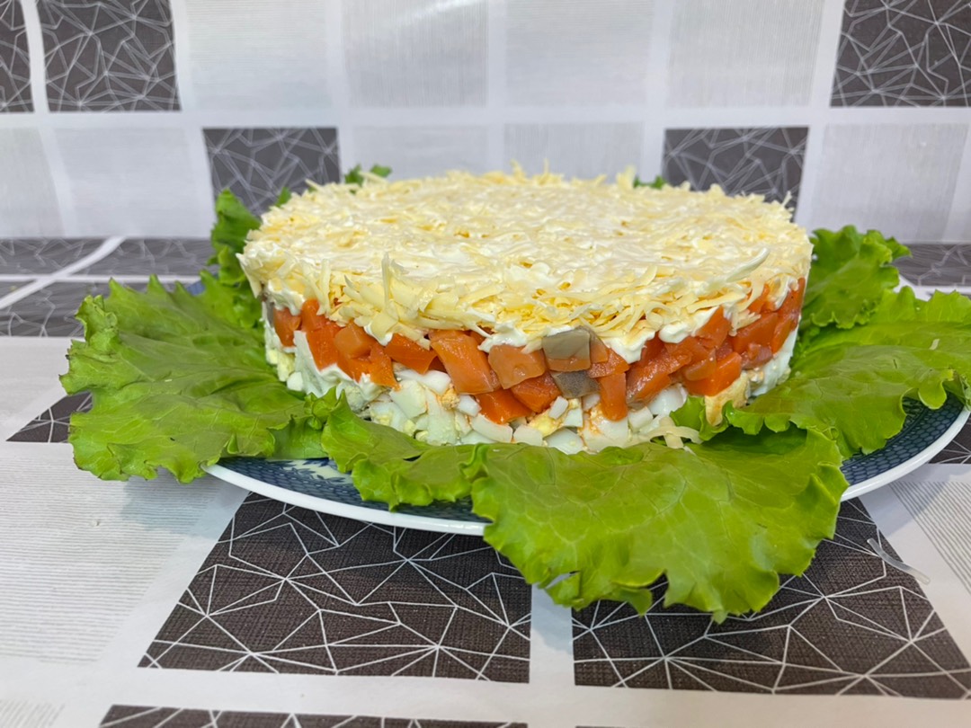 Рыбный салат-торт