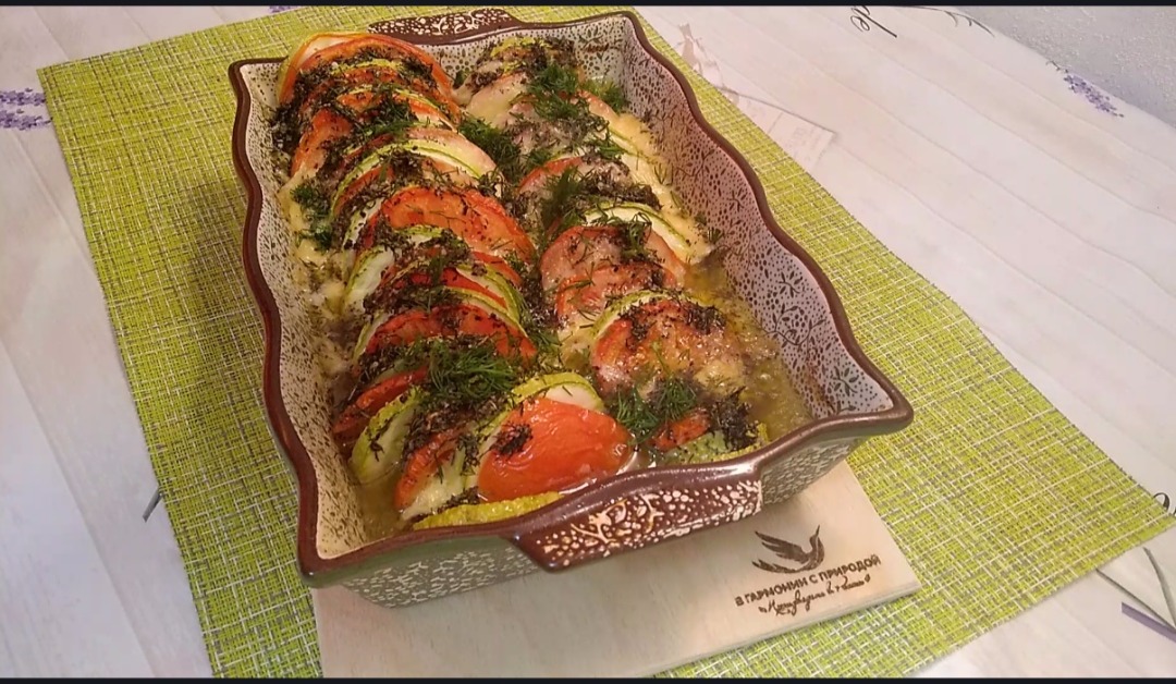 Кабачки запечённые с помидорами и сыром