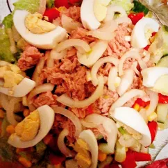 Салат с тунцом