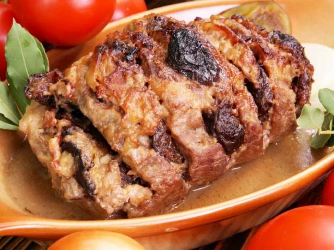 Тушеная говядина с черносливом в духовке | Рецепты с фото