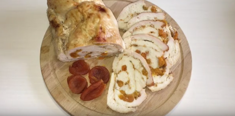 Куриный рулет с курагой