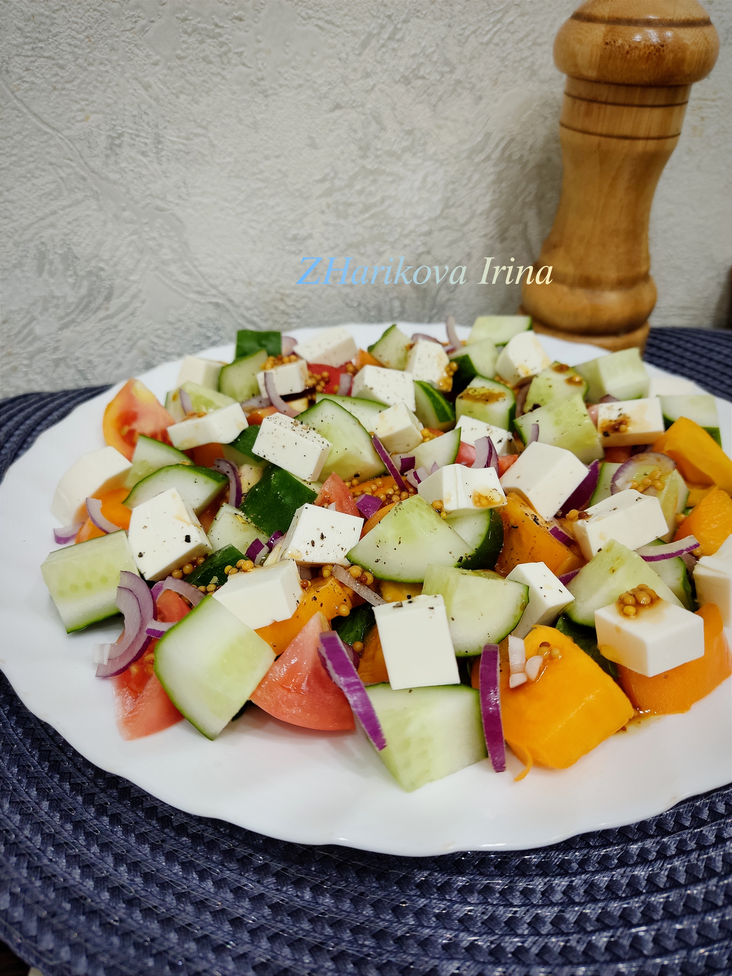 Салат овощной с рукколой и фетаксой