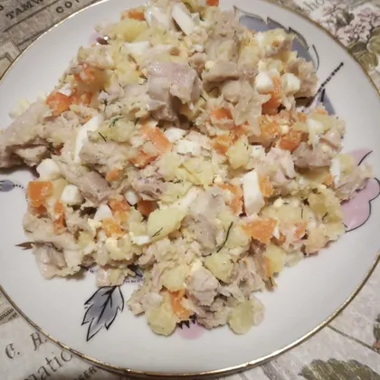 Вкусный салат с курицей