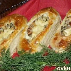 Слоеные "лодочки" с мясом,огурчиками и картофелем