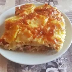 Картофель запечённый с фаршем и помидорами в духовке