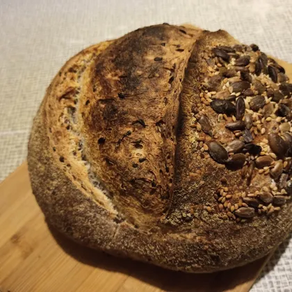 Пшеничный хлеб на закваске с семенами льна