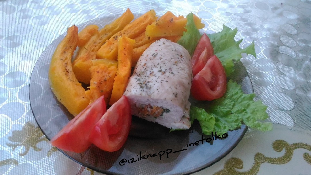 Куриный рулет и запечённая тыква