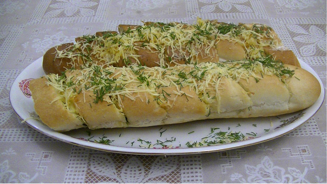 Багет с сырно-чесночной начинкой