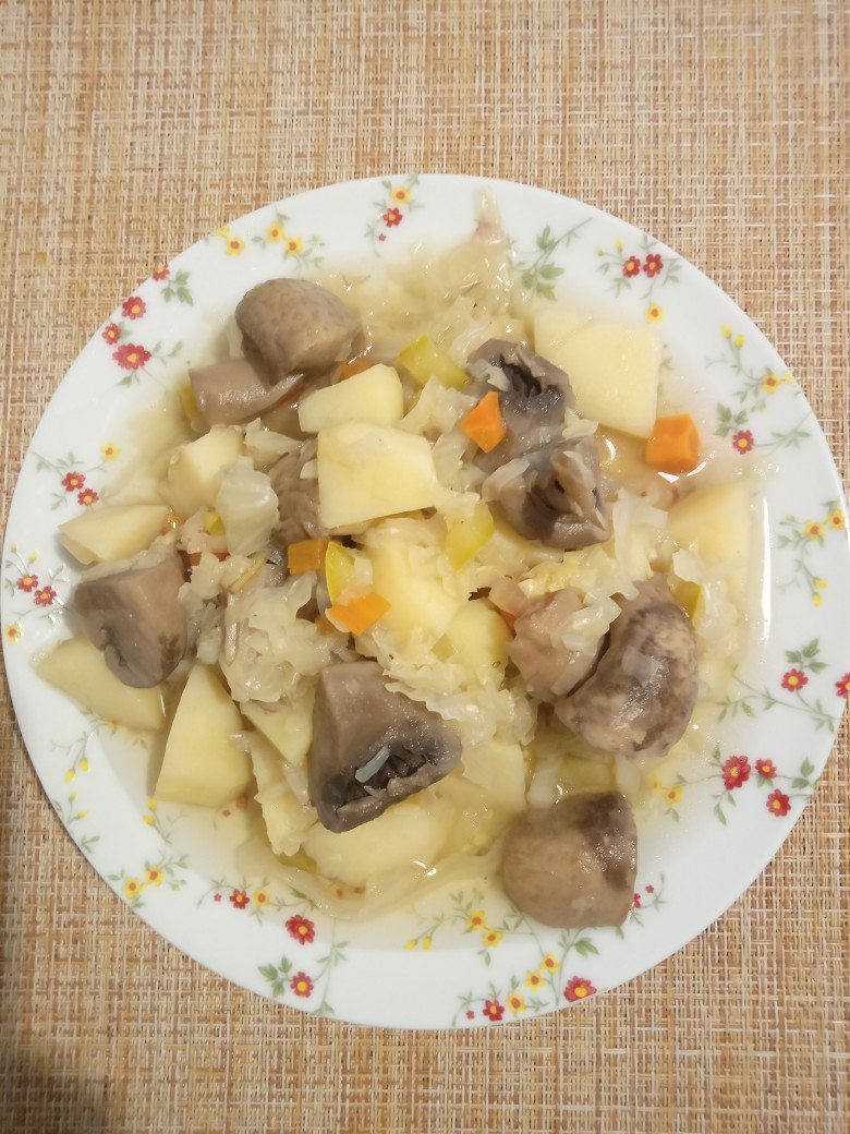 Картошка с грибами и овощами