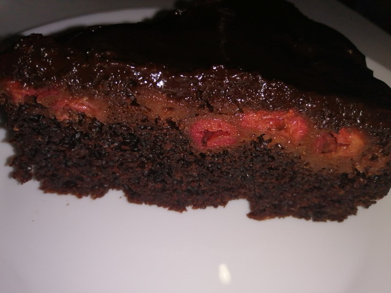 Шоколадный пирог с вишней – кулинарный рецепт