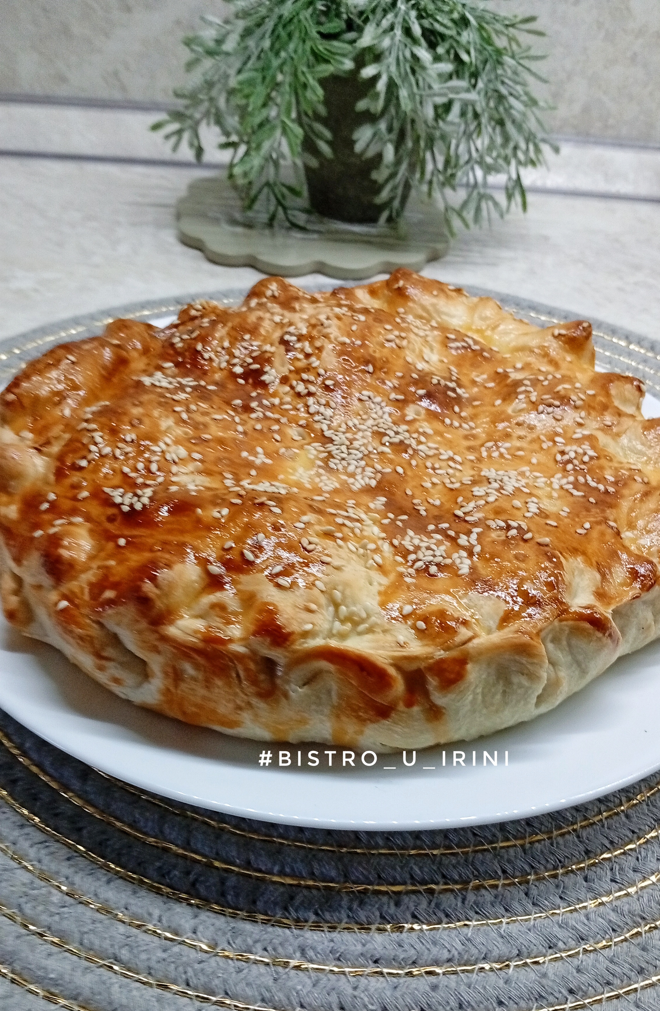 Бургер торт с мясным фаршем, овощами и сыром