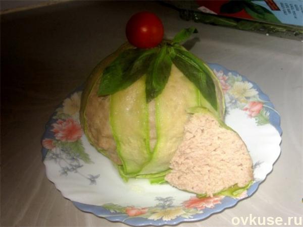 Шарлотка с кабачками и курицей