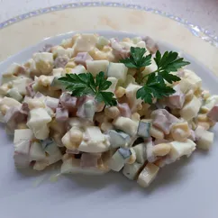 Салат с ветчиной и сыром