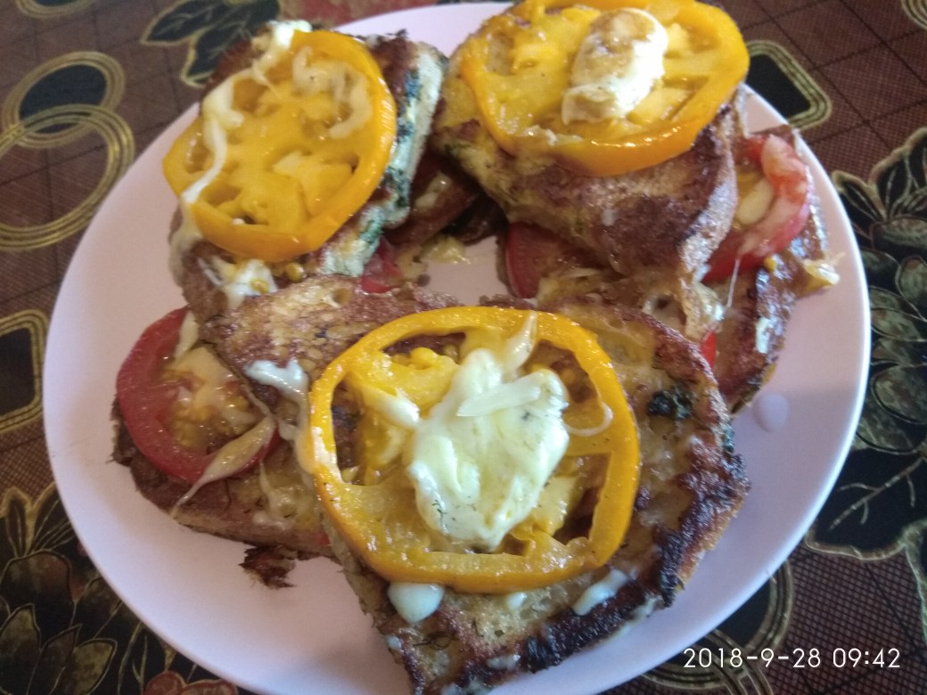 Гренки с сыром и помидорами