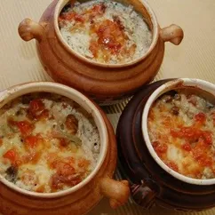 Куриные сердечки в горшочках