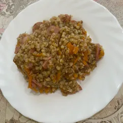 Гречневая каша с сосисками