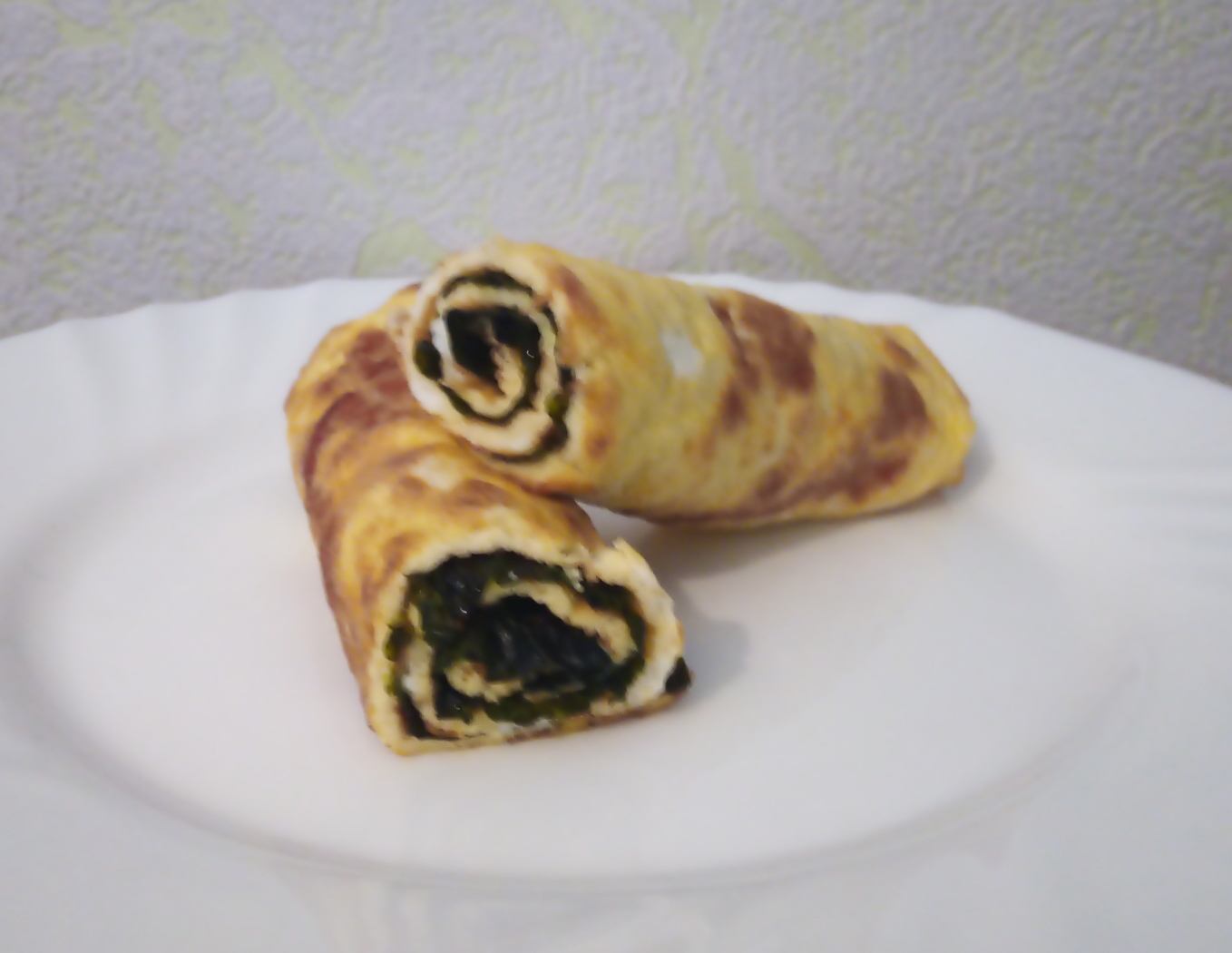 Блинчик из яйца с морской капустой
