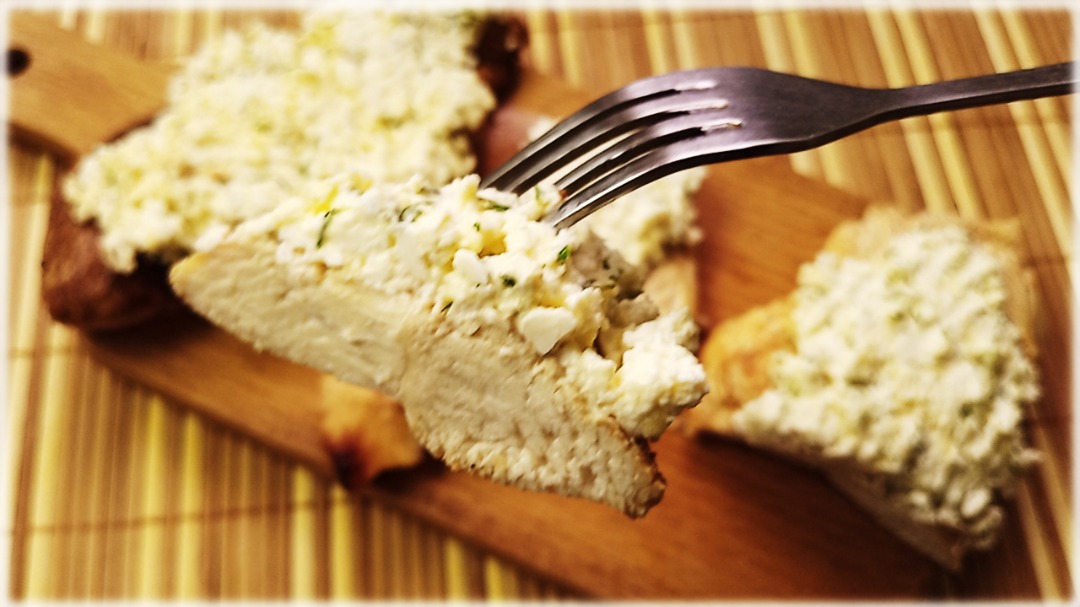 Куриное филе под плавленым сыром, с чесноком и укропом