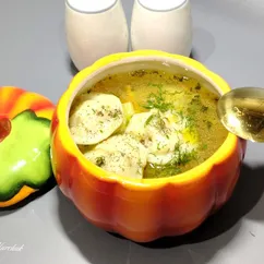 Суп с пельменями и картошкой