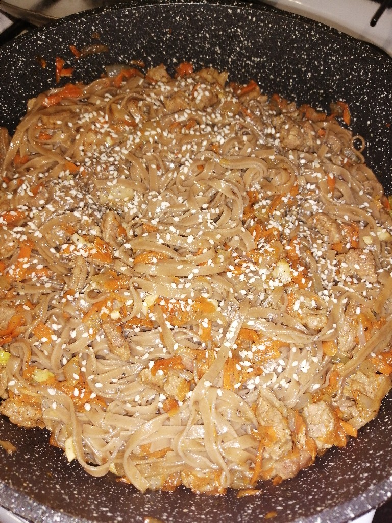 Соба с овощами и говядиной 🍜
