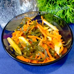 Постный салат из морской капусты с яблоком 