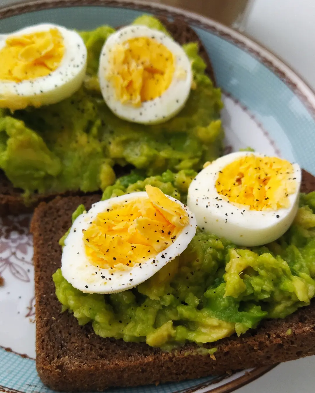 🥑 Бутерброды с авокадо и яйцом рецепт с фото пошаговый от Мария Архипова -  Овкусе.ру