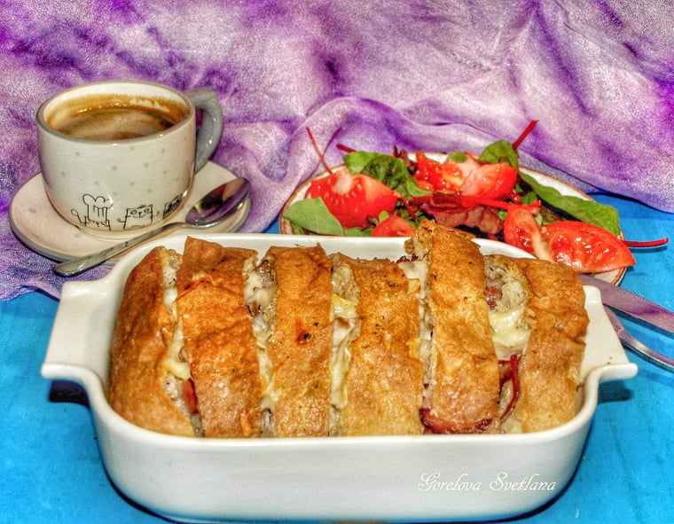 Чиабатта, запеченная с сыром и беконом