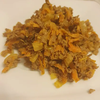 Салат из говяжьей печени с луком и морковью