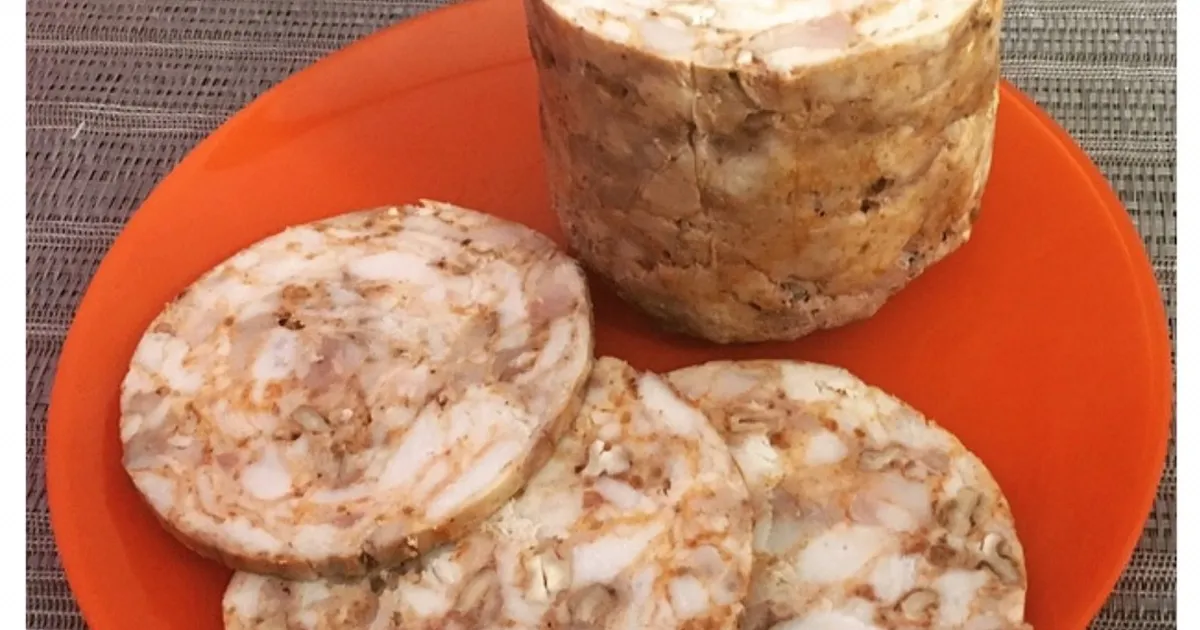 Ветчина из индейки с куриными бедрышками, грецким орехом и специями ...