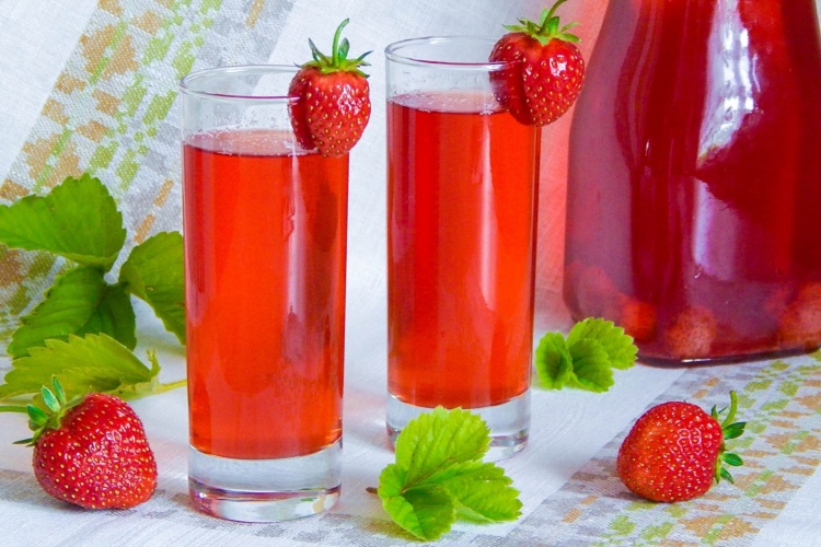 Компот из клубники на зиму