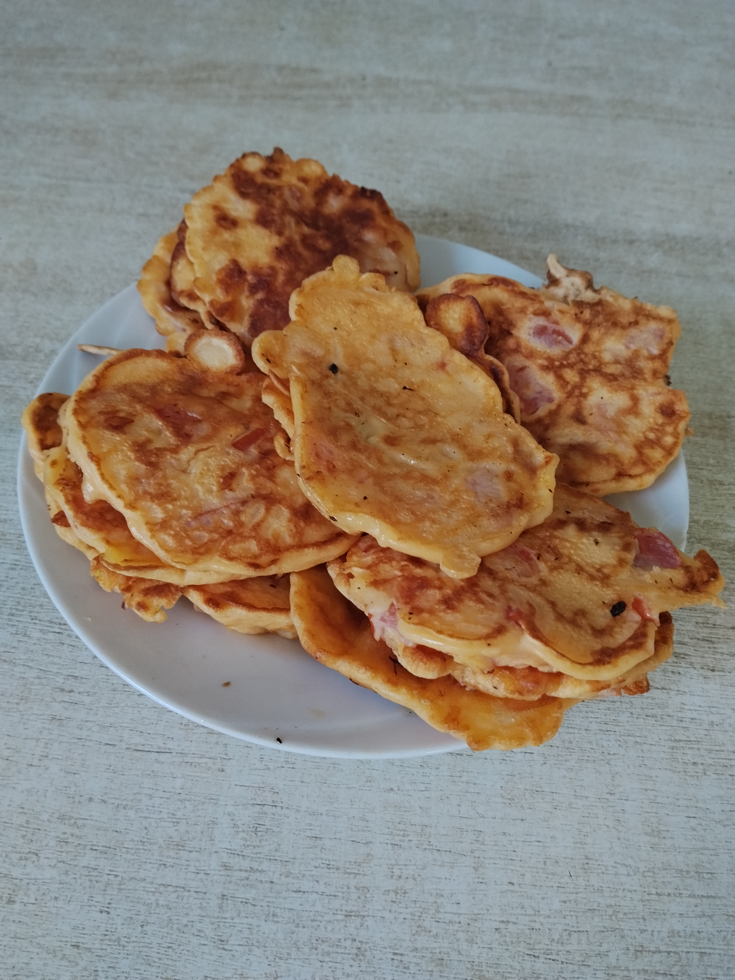Оладьи с сыром и помидором
