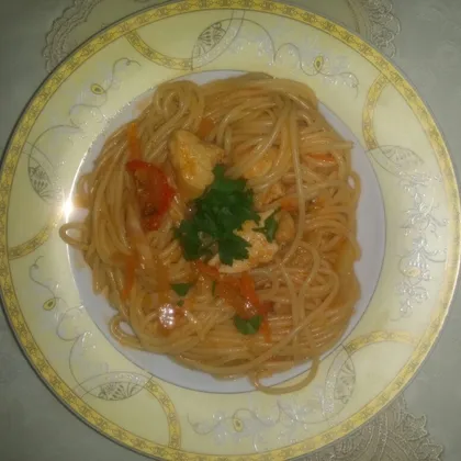 Курица с овощами и спагетти