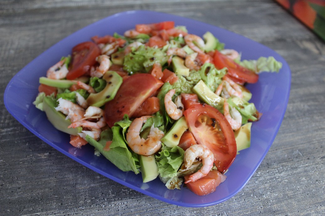 Салат с красной рыбой с креветками – пошаговый рецепт приготовления с фото