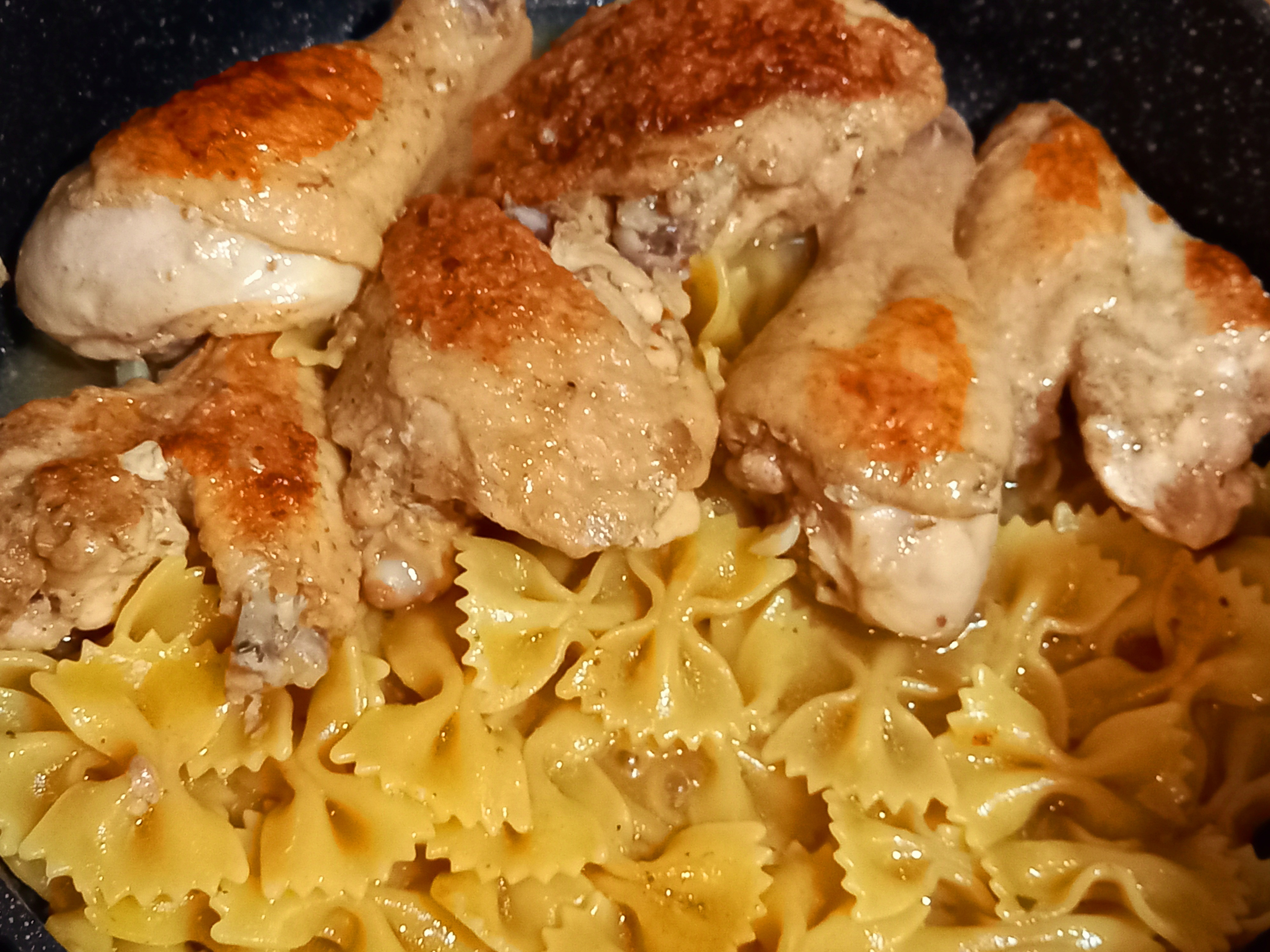 Курица жареная с бантиками