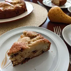 Пирог с грушами и шоколадом