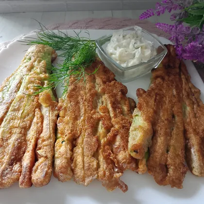 Молодые кабачки в панировке и яйце жареные на сковороде