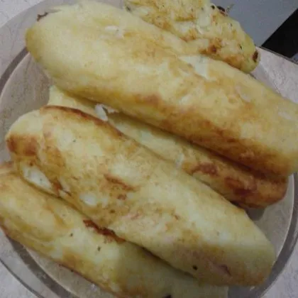 Картофельные пирожки с сосиской