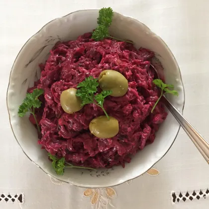 Салат из свёклы с черносливом и грецкими орехами