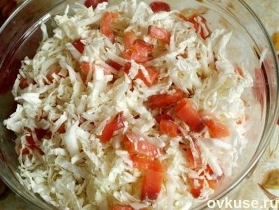 Салат из пекинской капусты и крабовых палочек