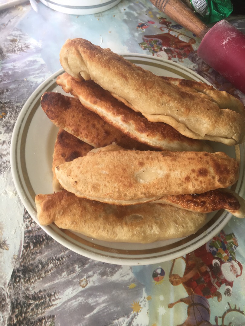 Жареные пирожки с сосиской