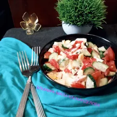 Салат из помидоров, огурцов и яиц