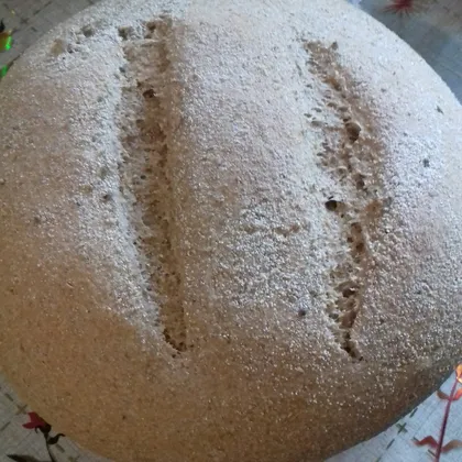 Хлеб из цельнозерновой муки с изюмом и кориандром