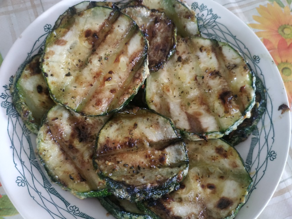 Кабачки в соусе на мангале
