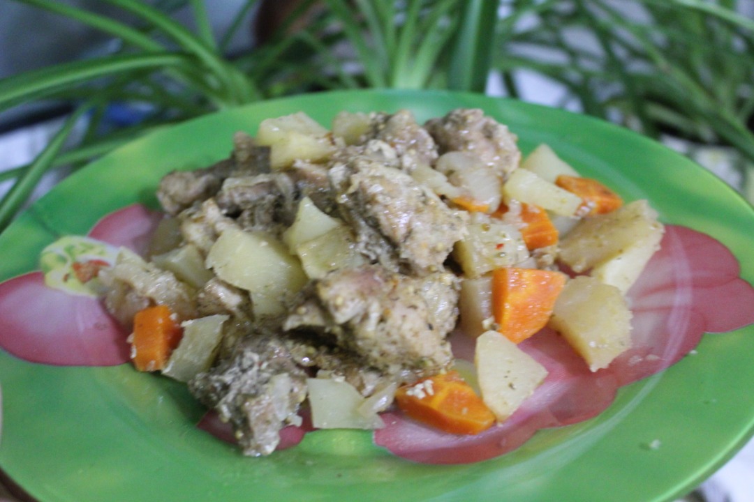 Мясо, запечённое в рукаве с картофелем