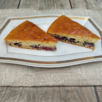 Простой пирог с ягодами