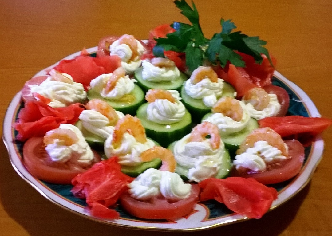 Канапе с творожным сыром и креветками